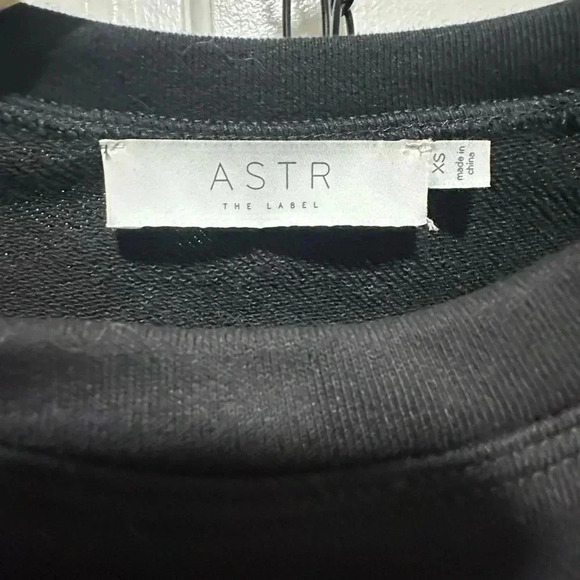 ASTR the Label NWT black cropped sweater with shoulder pads Size XS - Picture 3 of 4